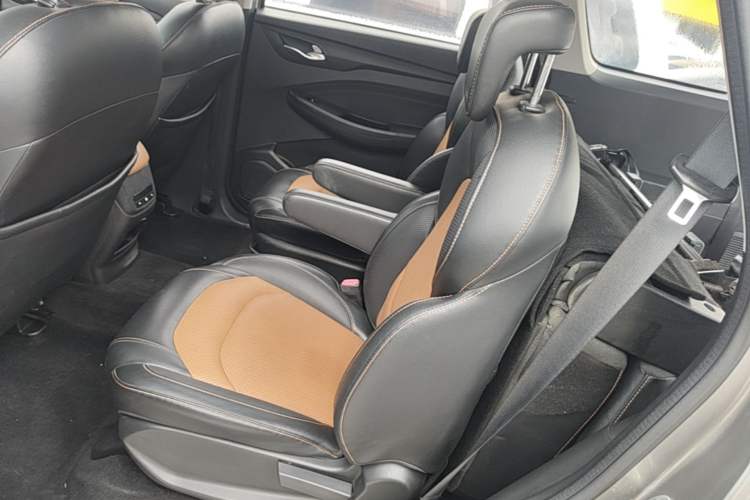 Used Wuling Hongguang S3 2018 1.5T Manual Comfort Model China V Standard
