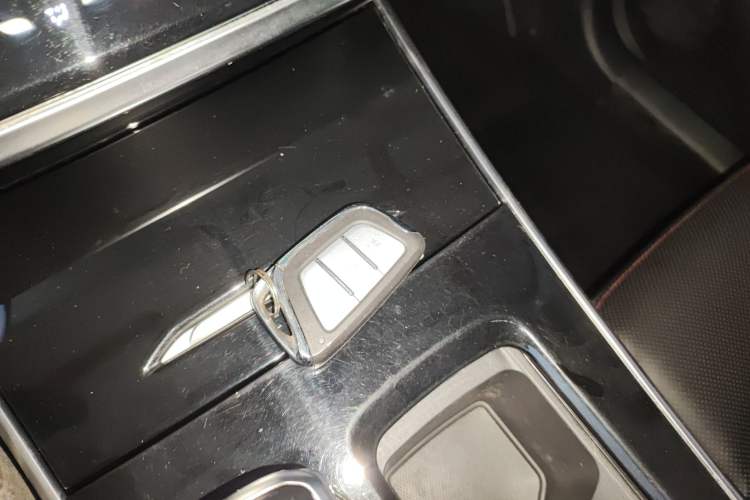 Used SOL X8 2021 300T DCT Leading Smart Connectivity Version 7 Seats Vehicle Key