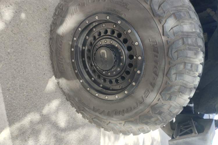 Used Jeep Wrangler 2015 3.6L Rubicon Four-Door Comfort Edition Right Front Wheel Hub