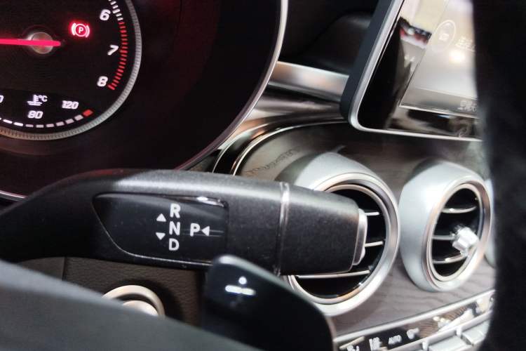 Used Mercedes-Benz C-Class 2015 C 200 station wagon Gear Lever