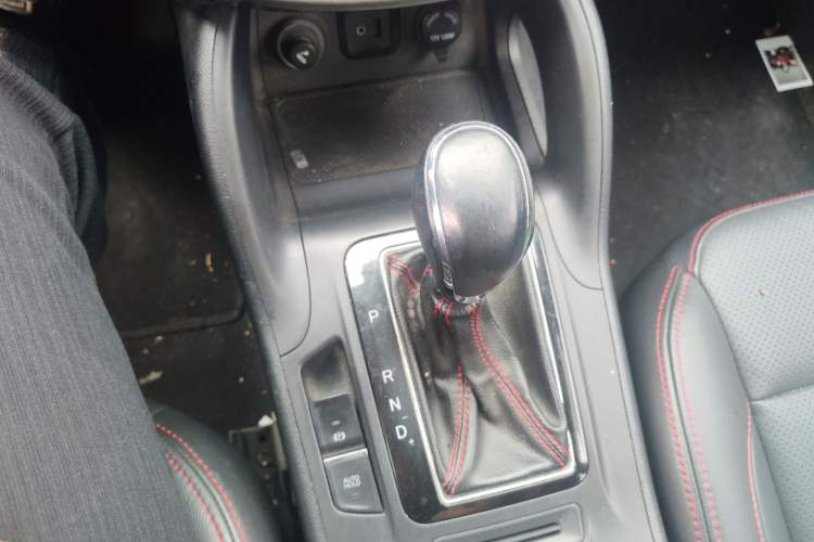 Used CHANGAN CS75 2014 1.8T Automatic Elite Model China IV Standard Gear Lever