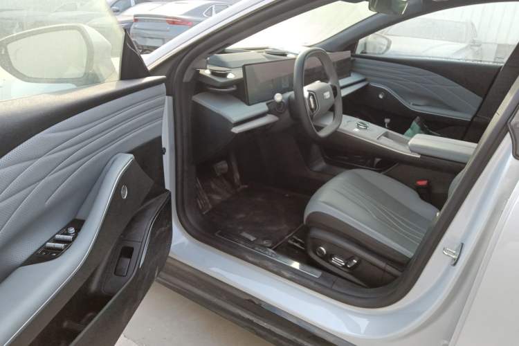 Used Geely Galaxy E8 2024 665 km Range Rear-Drive Starship Long-Range Version