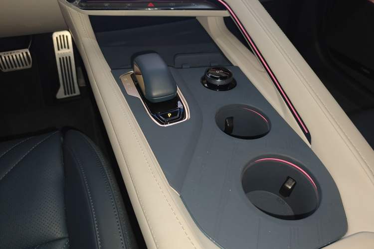 Used Zeekr 001 2025 WE Edition 95 kWh All-Wheel Drive Gear Lever