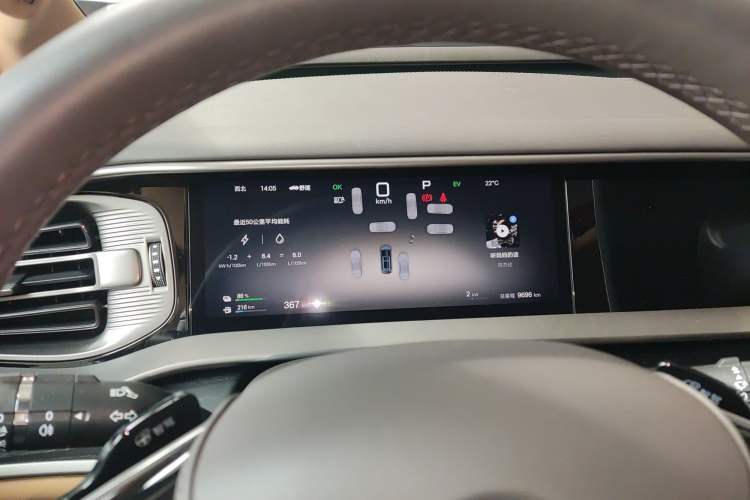 Used Denza D9 2025 DM-i Intelligent Drive 1020 Four-Wheel Drive Flagship Model
