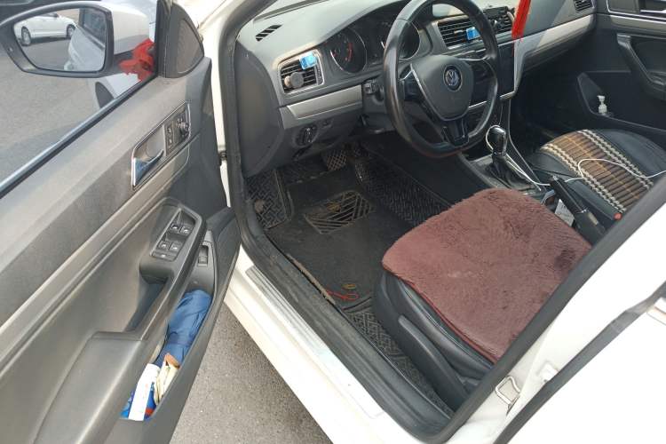 Used Volkswagen Lavida 2015 1.6L Automatic Comfort Edition
