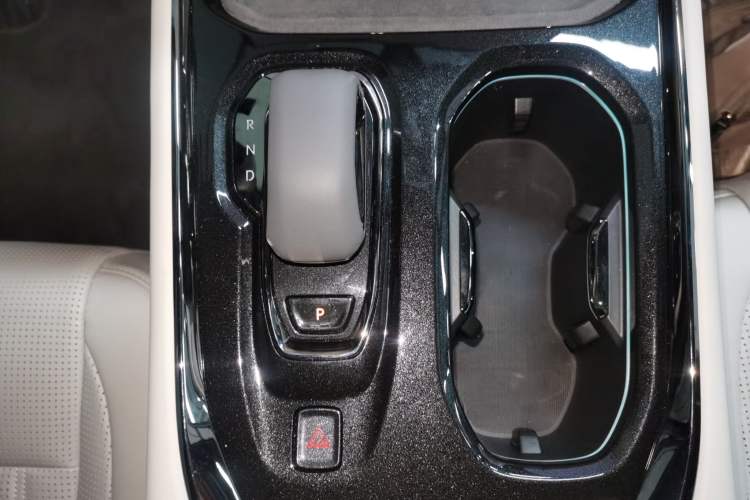 Used Zeekr 009 2024 7-Seater Walk-Through Version Four-Wheel Drive 108 kWh
