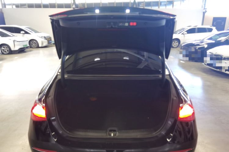 Used Mercedes-Benz E-Class 2024 Refresh E 300 L Stylish Edition
