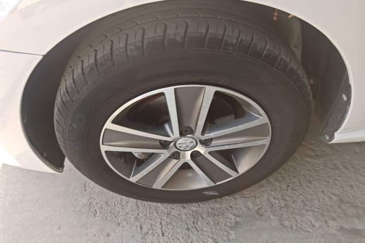 Used Volkswagen Polo 2014 1.4L Manual Fashion Edition Left Front Wheel Hub