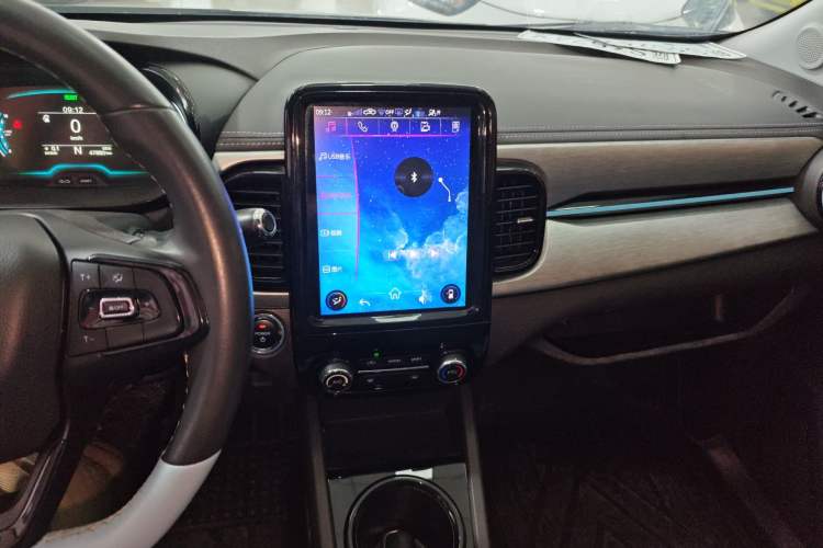 Used Chery Little Ant 2022 Restyled Version Sweet Pink Edition Half-Sugar Version 30.6 kWh 30 kW 301 km Audio And AC Panel