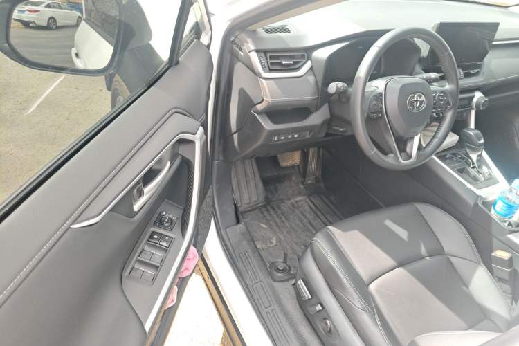 Used Toyota Wildlander 2023 2.0L CVT Two-Wheel Drive Luxury PLUS Edition Driver Seat