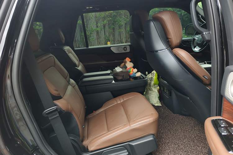 Used Lincoln Navigator 2022 3.5T Prestige Edition Left Rear Seat