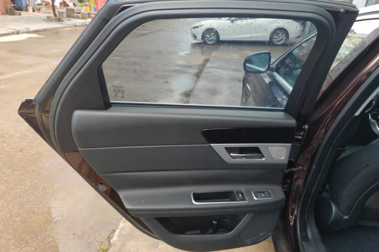 Used Jaguar XF 2016 XF 3.0 SC Two-Wheel-Drive Luxury Edition
