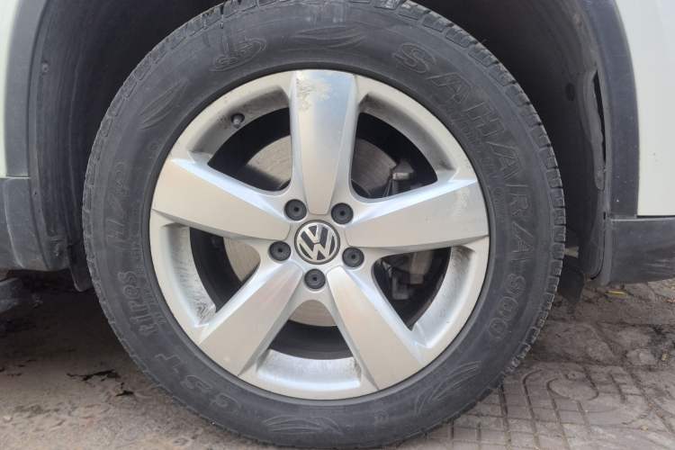 Used Volkswagen Tiguan 2012 2.0 TSI Automatic All-Wheel Drive Elite Edition Right Front Wheel Hub