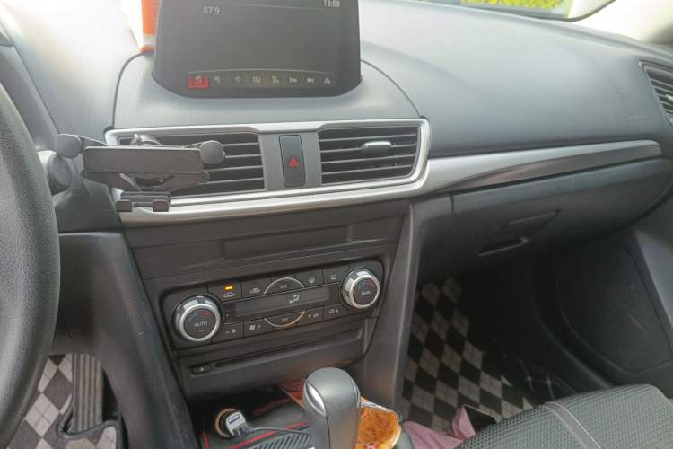 Used Mazda 3 Axela 2017 Sedan 1.5L Automatic Luxury Model Emission Standard China V
