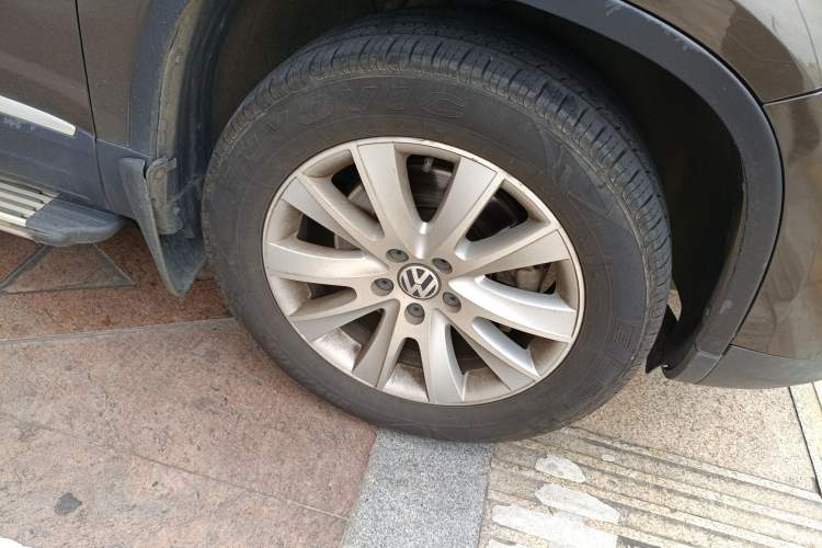 Used Volkswagen Tiguan 2015 1.8TSI Automatic Two-Wheel Drive Luxury Model Right Front Wheel Hub