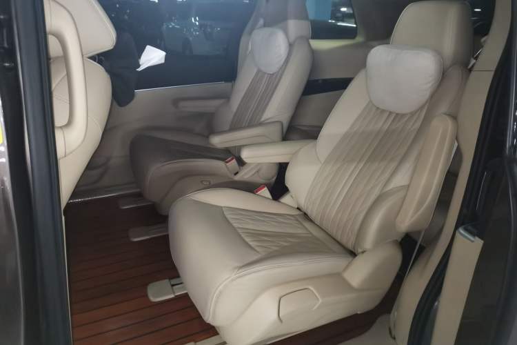 Used Buick GL8 2023 Land Executive Class Deluxe Model