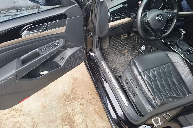 Used Volkswagen Passat 2020 330TSI Luxury Edition China VI
