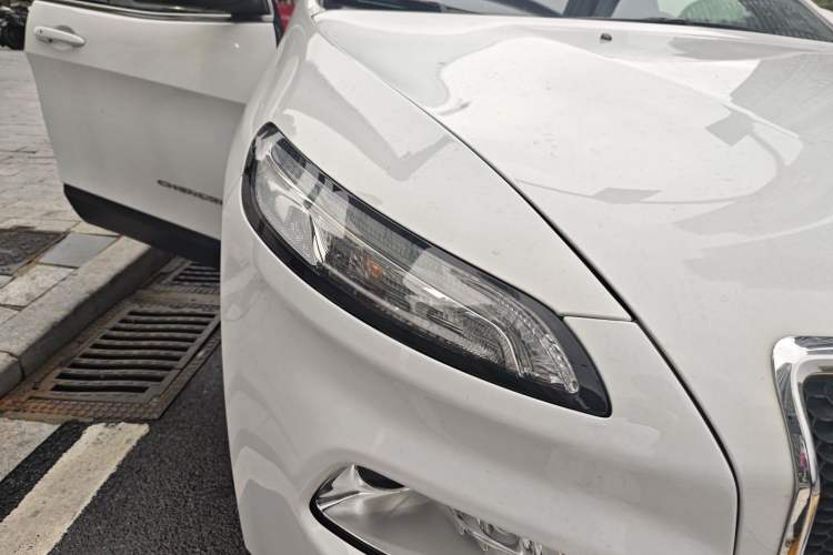 Used Jeep Cherokee 2020 2.0L Two-Wheel Drive Classic Sports Edition
