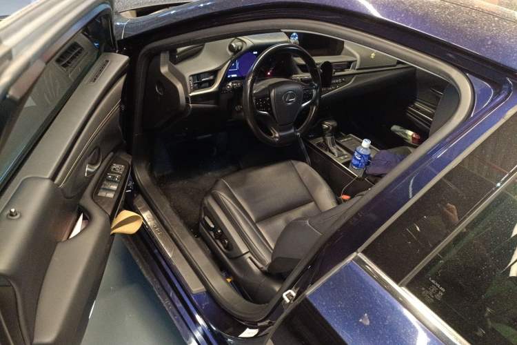 Used Lexus ES 2018 300h Premier Edition China VI Standard