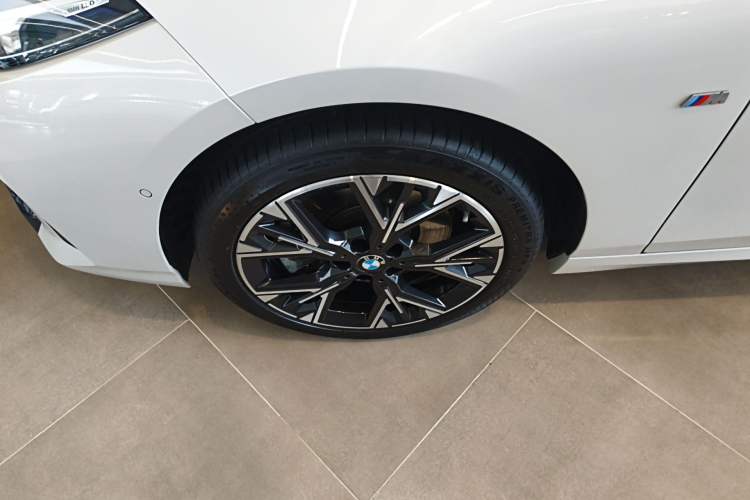 Used BMW 2 Series 2025 225L M Sport Package Left Front Wheel Hub