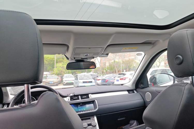 Used Land Rover Range Evoque 2018 240 PS SE Smart Brilliance Edition Headliner