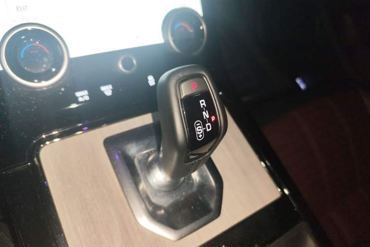 Used Land Rover Range Evoque 2023 Aurora L 249 PS Luxury Edition