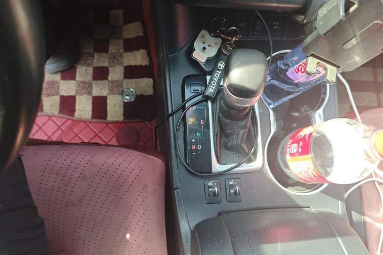 Used Toyota Highlander 2015 2.0T Four-Wheel Drive Luxury Edition 7-Seater Gear Lever