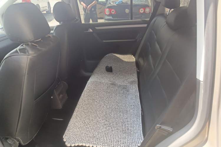 Used Volkswagen Touran  Left Rear Seat