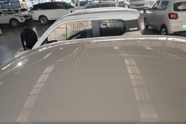 Used Wuling Hongguang MINIEV 2025 Four-Door Version Advanced Edition Roof