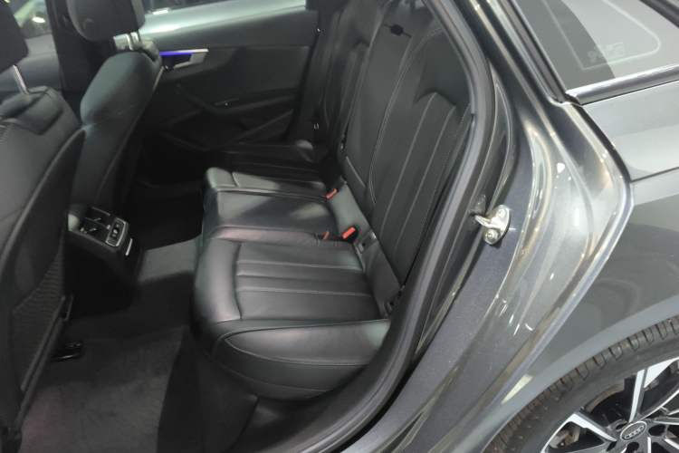 Used Audi A4L 2023 40 TFSI Luxury Dynamic Model
