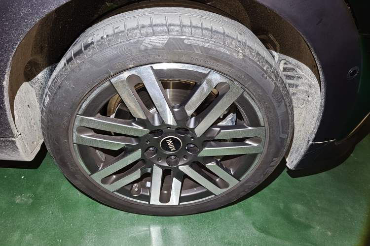 Used MINI 2025 1.5T COOPER Classic Edition Five-Door Version Right Front Wheel Hub