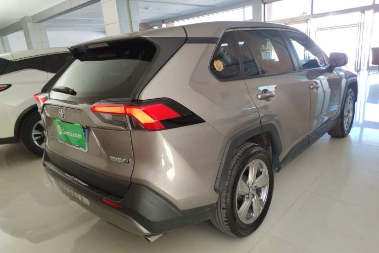 Used Toyota RAV4 2021 2.0L CVT Two-Wheel Drive Fashion PLUS Edition
