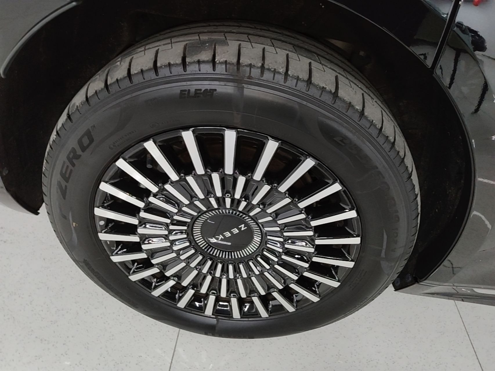Zeekr 009 2024 Six-Seat Executive Version 4WD 108 kWh — снимка 11