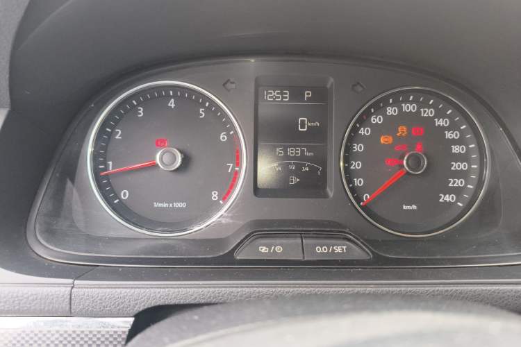 Used Volkswagen Cross Lavida 2014 1.6L Automatic Odometer Close Up