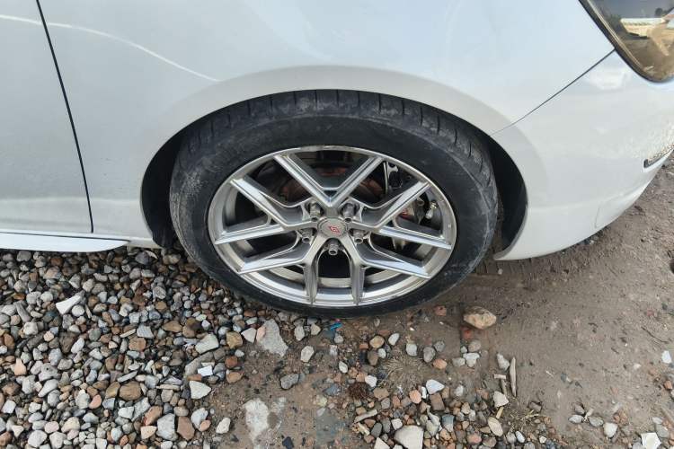 Used Peugeot 308S 2015 1.2T Automatic Jingchi Edition Right Front Wheel Hub