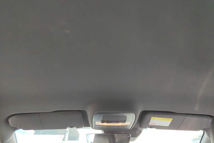 Used MG 4 EV 2022 425 km Luxury Edition Headliner