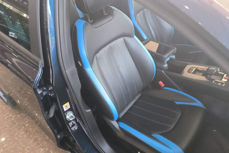 Used GAC Trumpchi EMPOW 2023 270T DCT J16 Galaxy Fighter Edition Right Front Seat