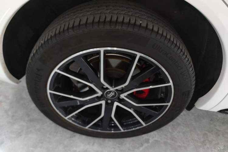 Used Audi Q5L 2024 45 TFSI Luxury Dynamic Model Right Rear Wheel Hub