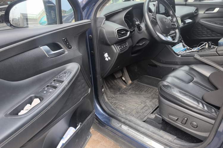 Used Hyundai Santa Fe 2019 380 TGDi TOP Automatic All-Wheel Drive Flagship (HTRAC) – China VI Standard Driver Seat