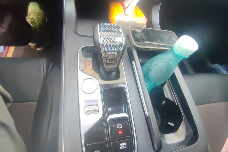 Used GAC Trumpchi GS8 2025 Linghang Series 2.0 TGDI Two-Wheel-Drive Luxury Edition 5 Seats Gear Lever