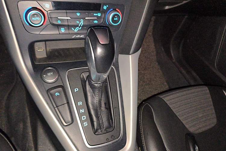 Used Ford Focus 2017 Hatchback EcoBoost 180 Automatic Sport Model Gear Lever