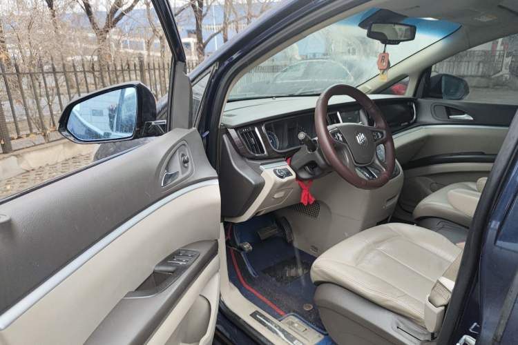 Used Buick GL8 2013 3.0L GT Luxury Business Haoya Edition
