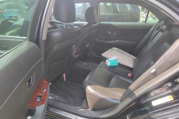 Used Toyota Crown 2012 2.5L Royal Navigation Edition