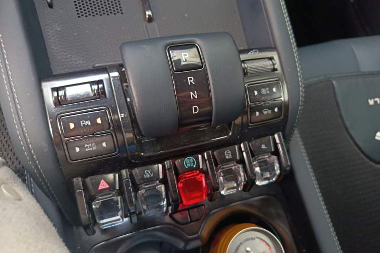 Used Formula Leopard 5 2023 Explore Edition
