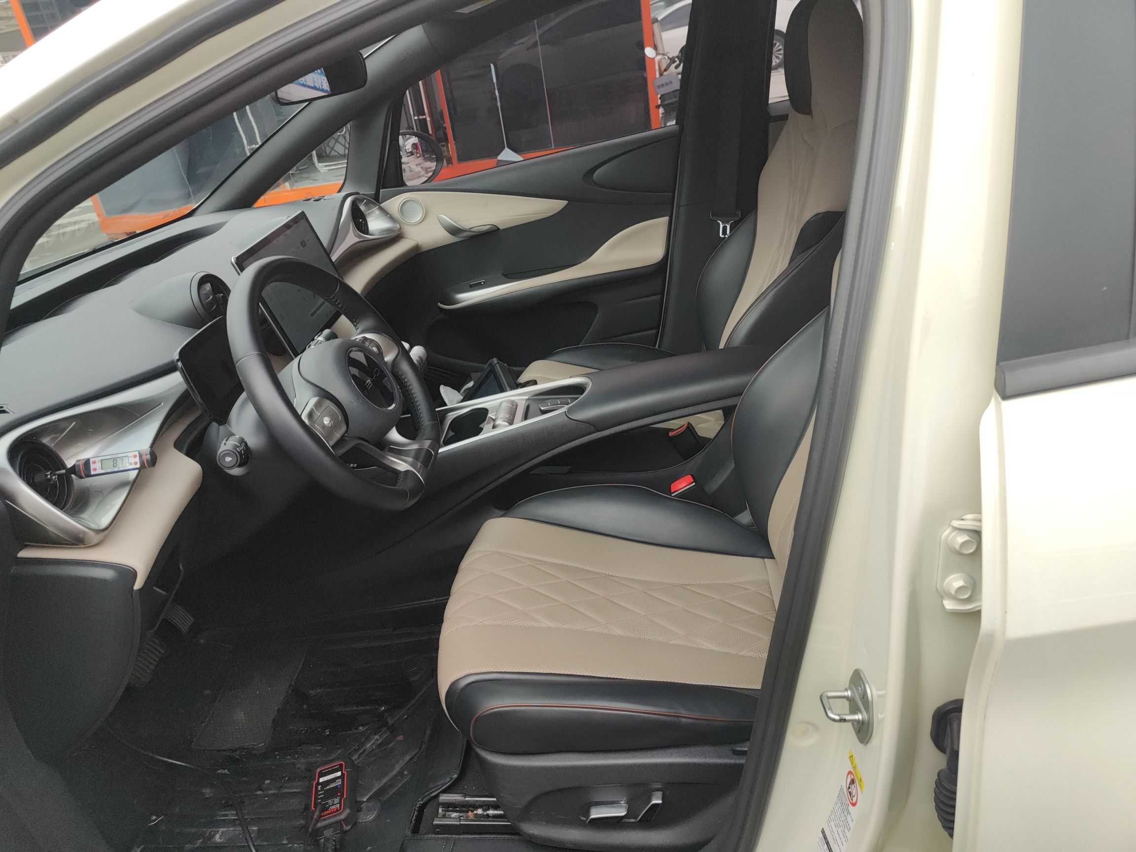 Переднее сиденье в автомобиле