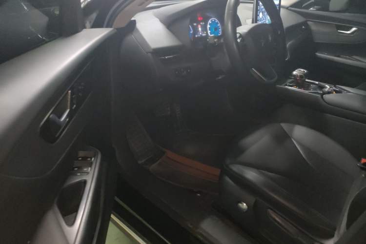 Used Hongqi E-QM5 2022 431 km Charge & Enjoy Edition
