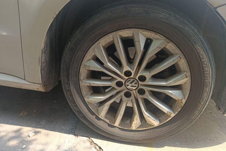 Used Volkswagen Gran Lavida 2014 1.4TSI Automatic Sport Edition
