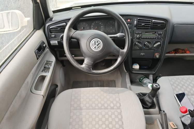 Used Volkswagen Jetta 2005 CIF Comfort Model Steering Wheel