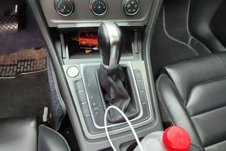 Used Volkswagen Golf 2014 1.4TSI Automatic Luxury Model Gear Lever