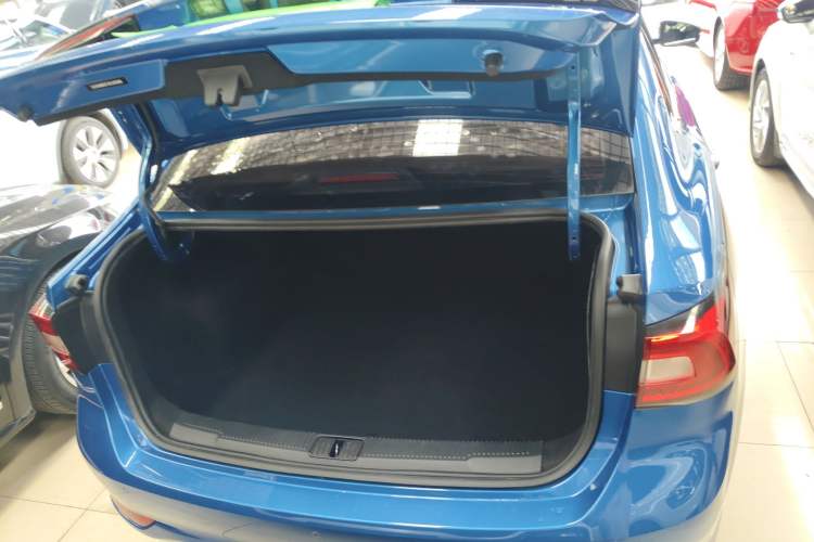 Used Roewe i5 2019 1.5L Automatic 4G Connected Langyue Edition
